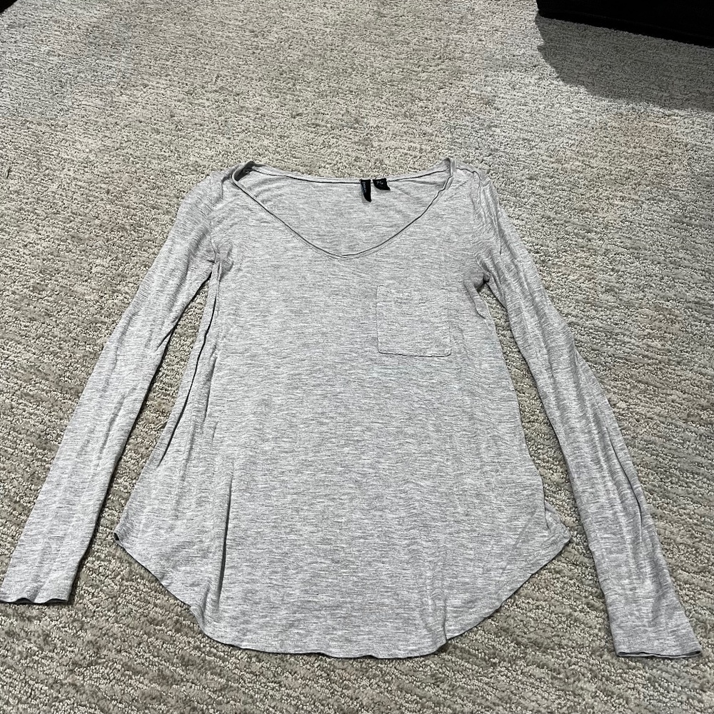 Long sleeve grey t shirt